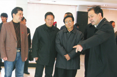 中央纪委副书记赵洪祝（右二）、浙江省省长李强（右三）来星月集团视察